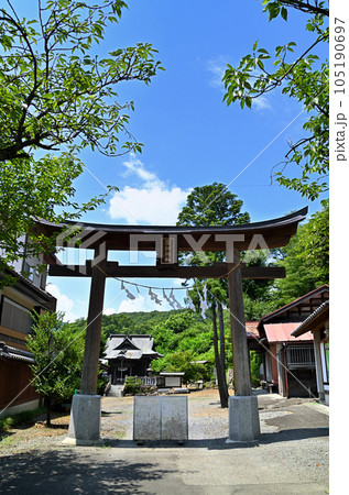埼玉県皆野町国神　夏空の國神神社 105190697