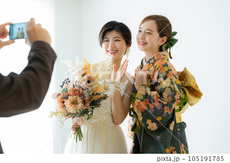 花嫁と振袖の友人イメージ 105191785
