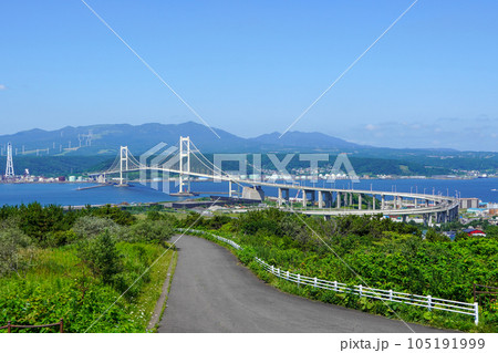 祝津公園展望台から見る白鳥大橋と室蘭港 105191999