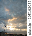 夕焼けの空 105192082