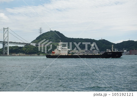 関門海峡を航行する一般貨物船「DX ITONIA」12574DW 105192121