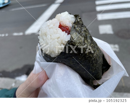 筋子おにぎり 鮭の卵のご飯の友 筋子おにぎり 鮭の卵のご飯の友 105192325