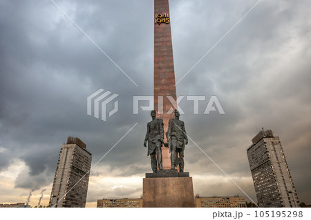 Monument to the heroic defenders of Leningrad on Victory Square, St Petersburg 105195298