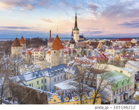 エストニア・タリン歴史地区の夕景 / Tallinn, Estonia エストニア・タリン歴史地区の夕景 / Tallinn, Estonia 105196212