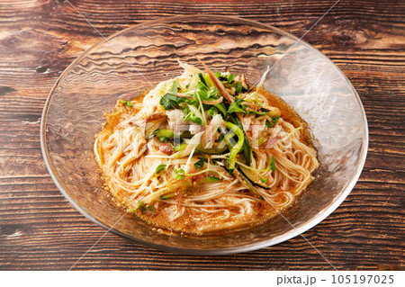 冷やし胡麻味噌そうめん(夏野菜と豚バラ) 冷やし胡麻味噌そうめん(夏野菜と豚バラ) 105197025