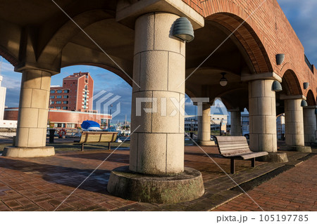 antique buildings view from brick bridge at Shimizu port, Shizuoka 105197785