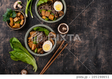 Soba noodle with tofu and mushroom 105198651