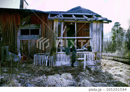 destroyed house  porch and entrance ruins 105201594