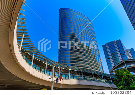 東京　港区港南の都市風景　品川インターシティのオフィスビル 105202804