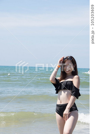 水着の女性 105203609