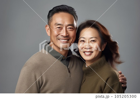 肩を組む笑顔の夫婦  AI生成画像 AI画像 肩を組む笑顔の夫婦  AI生成画像 AI画像 105205300