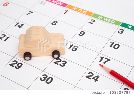 車とカレンダー 105207797