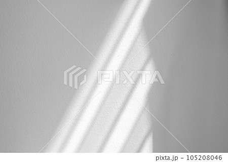 Window shadow drop on white wall background 105208046