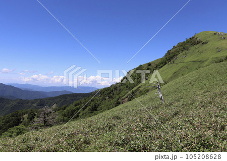徳島県にある剣山を夏山登山 105208628