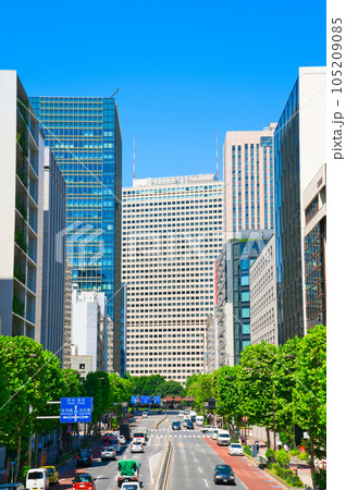 【東京都】8月・新橋方向から見える虎ノ門のビル街《405号線》 【東京都】8月・新橋方向から見える虎ノ門のビル街《405号線》 105209085