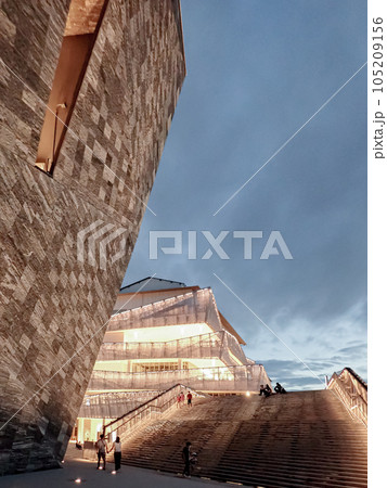 ところざわサクラタウンの階段 105209156