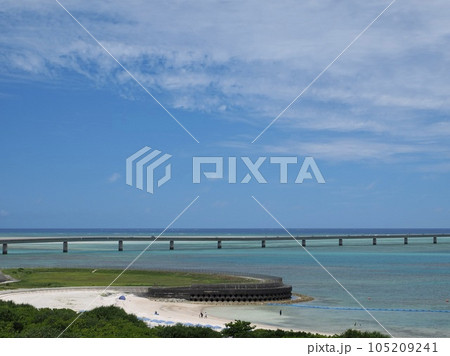 宮古島　サンセットビーチ　伊良部大橋 105209241