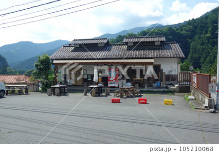 JR青梅線の鳩ノ巣駅前食堂(東京都西多摩郡奥多摩町) JR青梅線の鳩ノ巣駅前食堂(東京都西多摩郡奥多摩町) 105210068