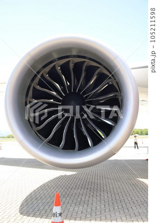 飛行機エンジン 105211598