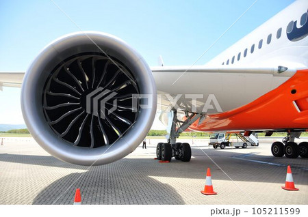 飛行機エンジン 105211599