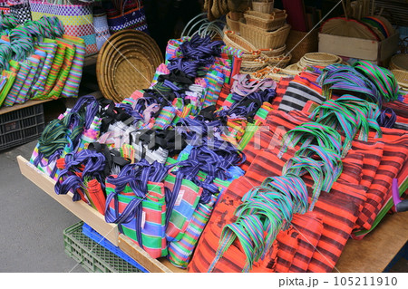 カラフルなカゴバック、迪化街、台北市、台湾 105211910