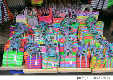 カラフルなカゴバック、迪化街、台北市、台湾 105211915