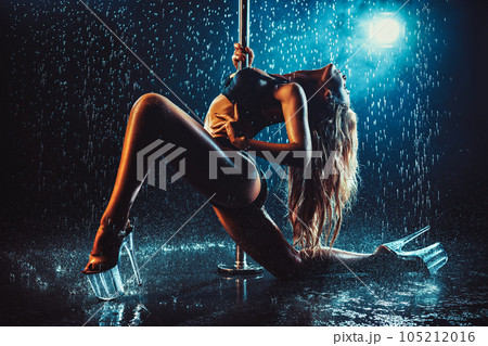 Pole dance woman Pole dance woman 105212016