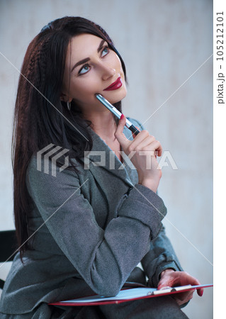 Young business woman portrait 105212101