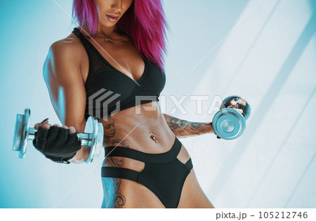 Young fitness woman 105212746