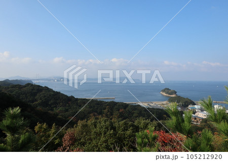淡路島から見た鳴門海峡 105212920