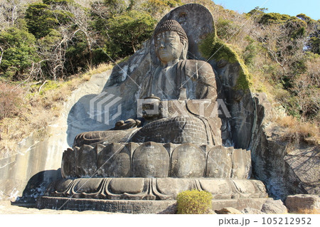 鋸山日本寺大仏～高さ約31mの巨大な石仏 105212952