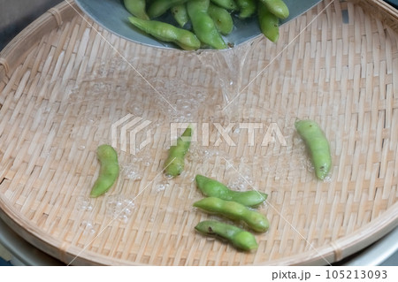 枝豆　茹でこぼす 105213093