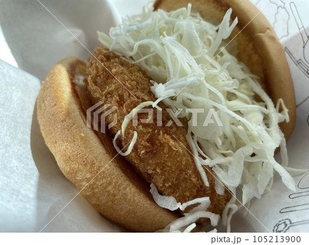 海老カツバーガー サクサクのエビカツをはさんだバーガー 海老カツバーガー サクサクのエビカツをはさんだバーガー 105213900