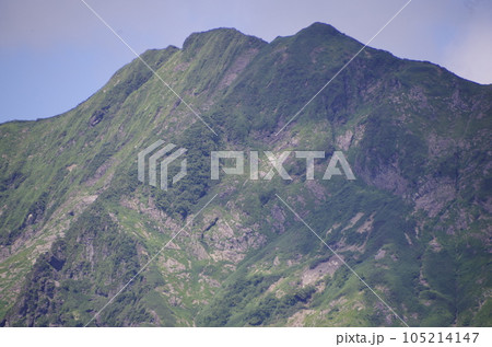 雄大な谷川岳の風景 雄大な谷川岳の風景 105214147