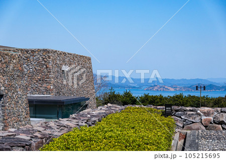 五色台山頂の瀬戸内海歴史民俗資料館(香川県高松市) 五色台山頂の瀬戸内海歴史民俗資料館(香川県高松市) 105215695