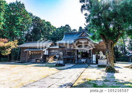 大神山神社　本社　秋晴れの境内2　鳥取県米子市 105216587