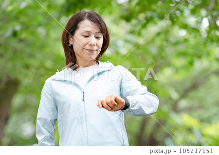 スマートウォッチ　健康管理 105217151