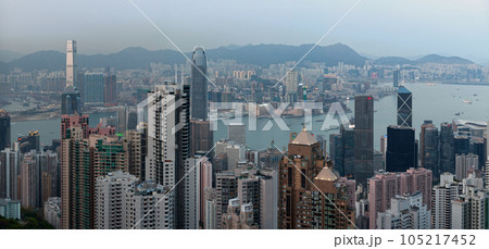 Panoramic view of Kowloon and Victoria Harbour 105217452