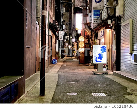 福岡市中洲の路地裏 人形小路の光景 福岡市中洲の路地裏 人形小路の光景 105218436