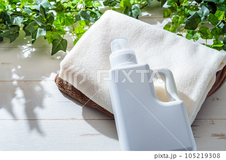 清潔なタオルと柔軟剤 105219308