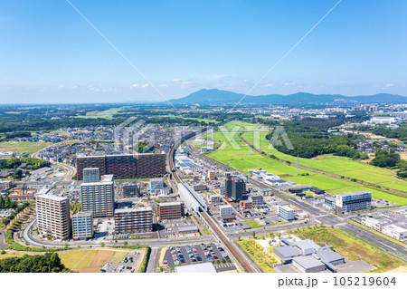 万博記念公園駅周辺のつくば市内の街並み（茨城県） 105219604