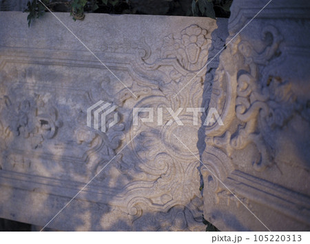 北京圓明園 遺跡のレリーフ 105220313