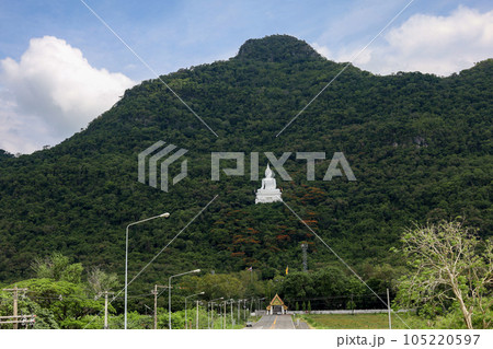 The Wat Thep Phithak Punnaram is famous in thailand 105220597