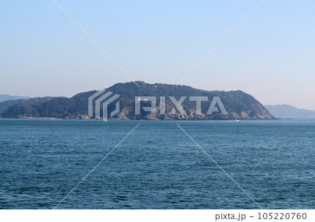 友ヶ島水道から見た友ヶ島灯台 友ヶ島水道から見た友ヶ島灯台 105220760
