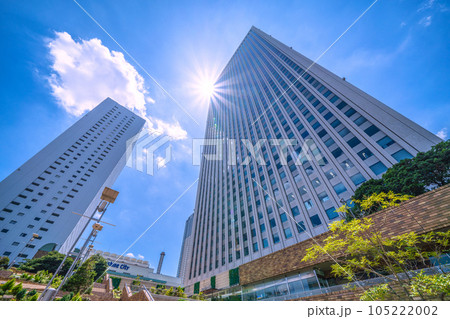 日本の東京都市景観 夏の強い太陽光が降り注ぐ…池袋のサンシャイン60などを望む＝7月23日 105222002