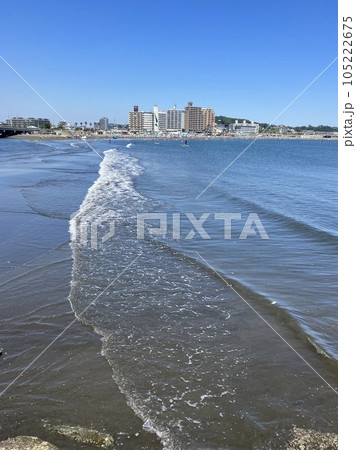 江ノ島から見た片瀬東浜海水浴場 105222675