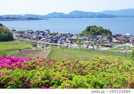 国鉄色の特急やくも号が走る中海沿線の風景 国鉄色の特急やくも号が走る中海沿線の風景 105223004