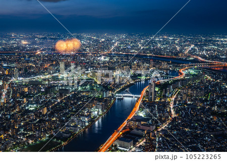東京の夜景と足立の花火 105223265