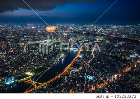 東京の夜景と足立の花火 105223272