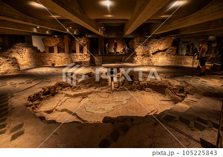 Tourist visiting the Duomo di Milano, Lombardy, Italy. 105225843